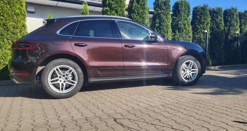 Porsche Macan cena 159500 przebieg: 139500, rok produkcji 2015 z Sochaczew małe 121